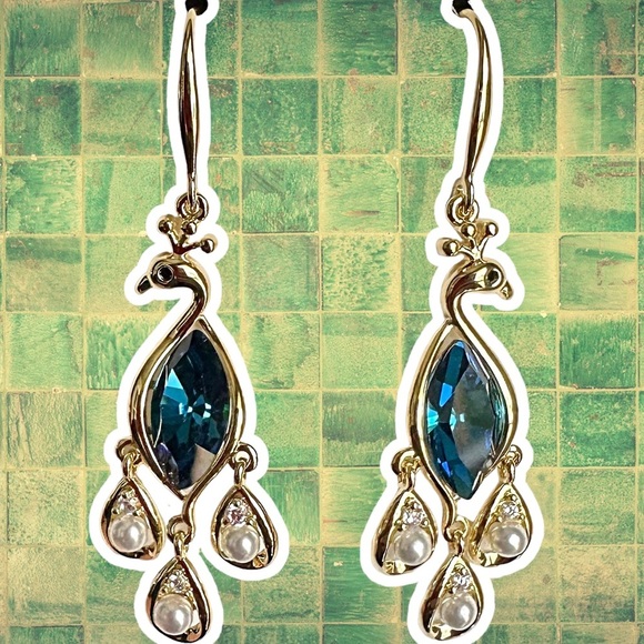 NEW London Blue & White Imitation Pearl CZ Goldtone Peacock Motif Drop Earrings - Picture 1 of 8